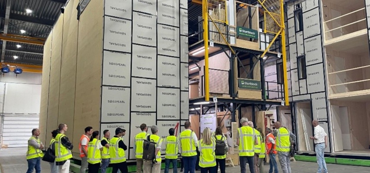 Van fabriek tot praktijk, industriële woningbouw écht in beweging