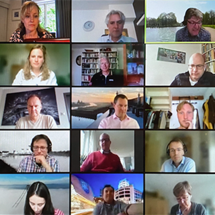 Circulaire viaducten, circulaire bruggen, Open Leeromgeving, oranje kranen, bouw, constructie, transitie