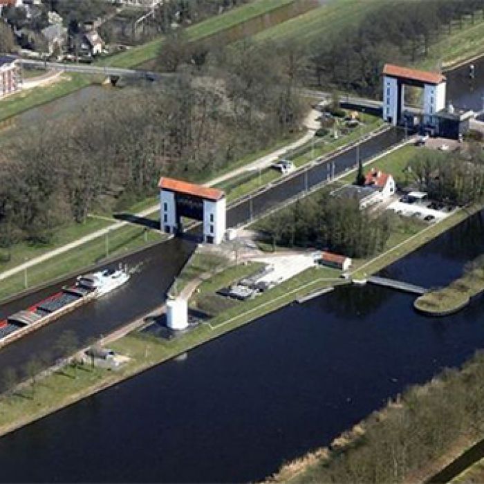 Circulaire viaducten, circulaire bruggen, Open Leeromgeving, oranje kranen, bouw, constructie, transitie